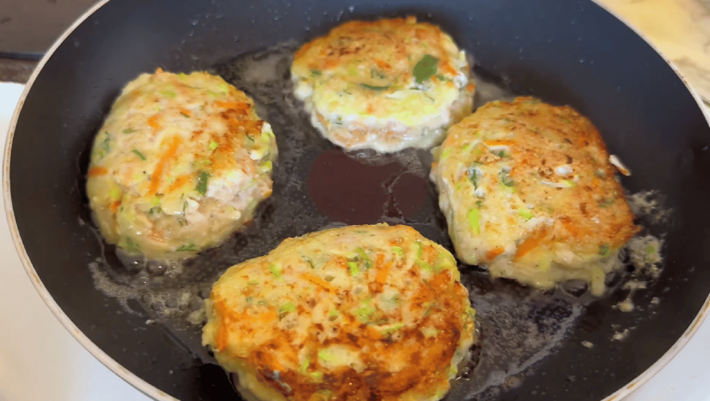 Котлети на вечерю з фаршем та кабачком - швидкий рецепт