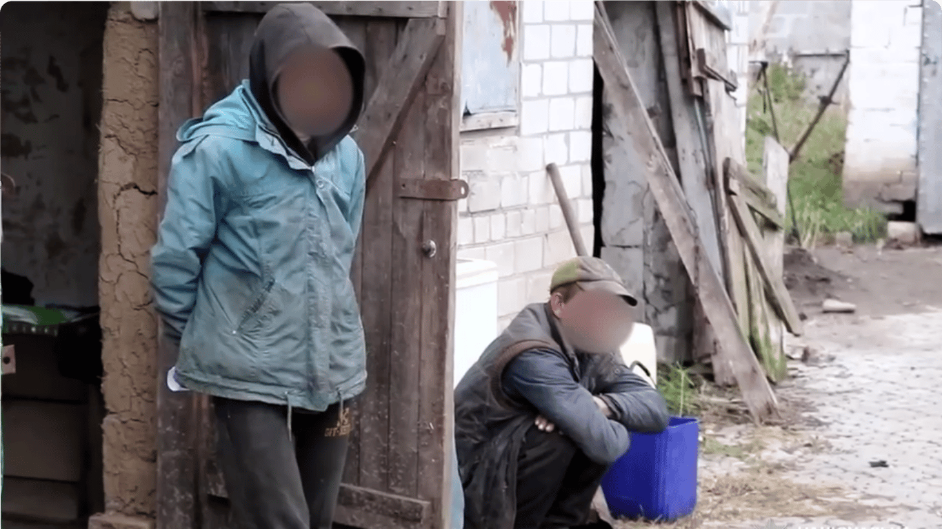 На Дніпропетровщині чоловік тримав у трудовому рабстві 10 людей — деталі