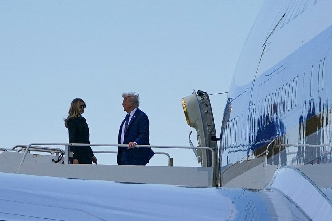 Президент США залишає Італію після прощання з Папою Римським