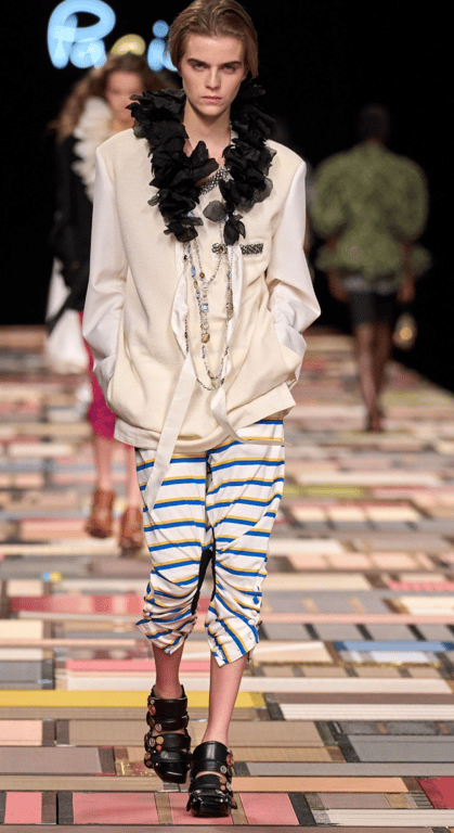 Босоніжки з ремінцями в стилі 90-х знову в тренді