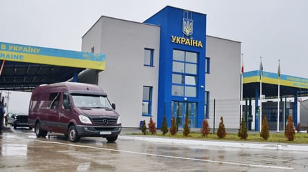 Очікують десятки автівок — черги на кордоні України - 285x160