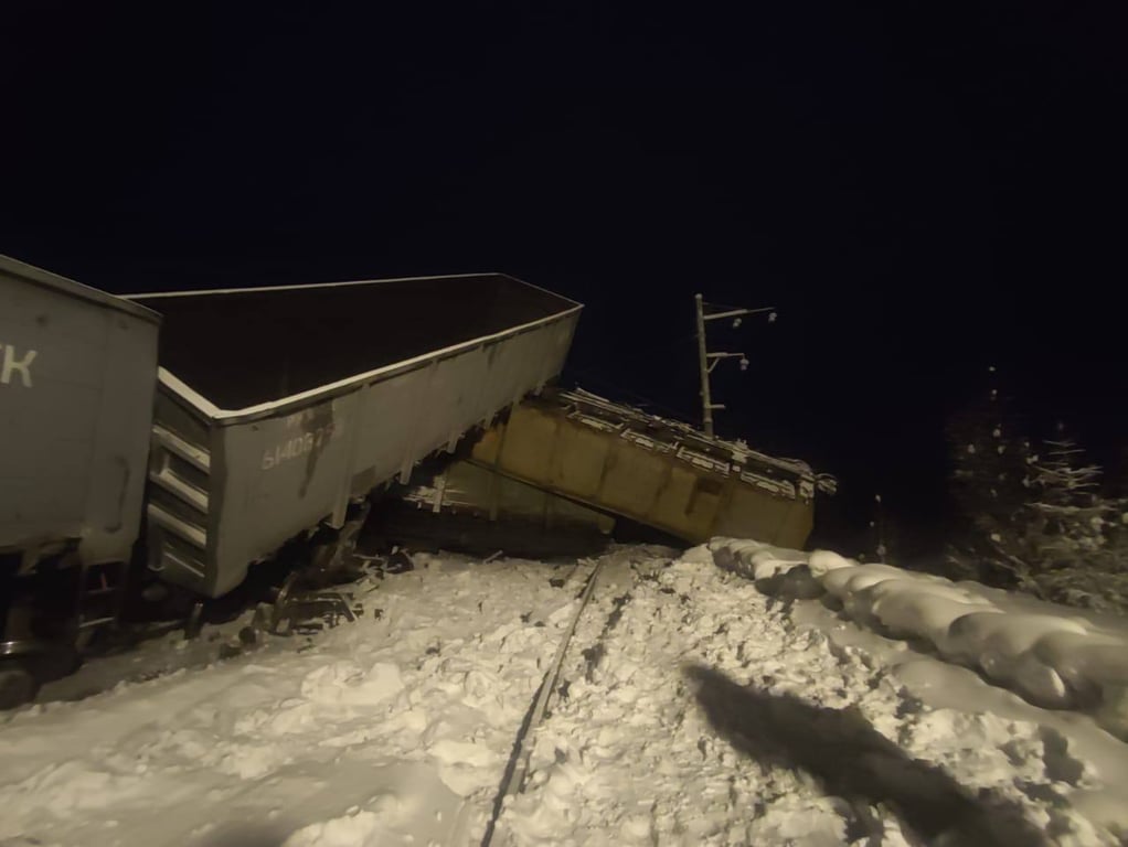 У Бурятії вантажний потяг зійшов з рейок