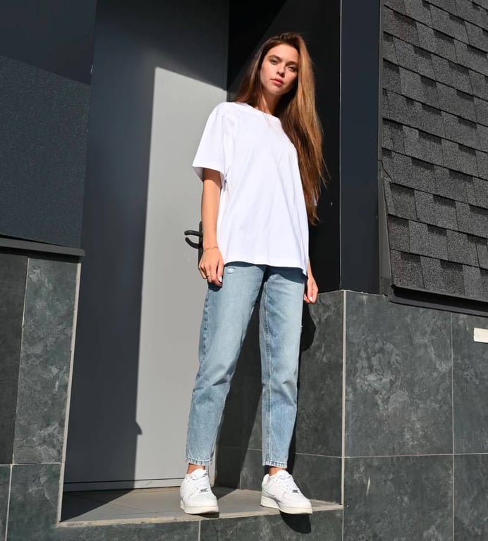 Біла футболка ​-​ це базова річ 