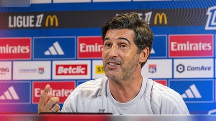 Екстренер Шахтаря Фонсека слухає в авто Дорофєєву — відео - 285x160