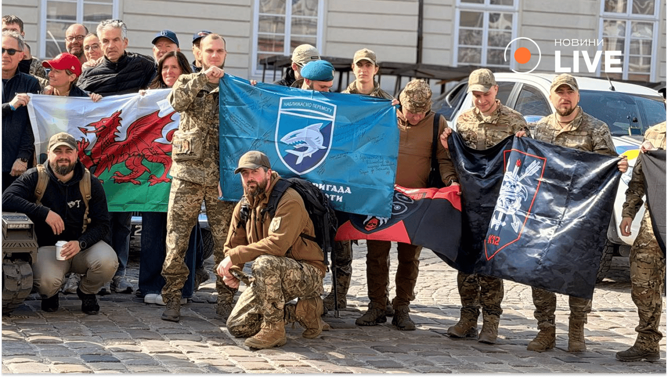 На потреби фронту передадуть 26 авто від Великої Британії