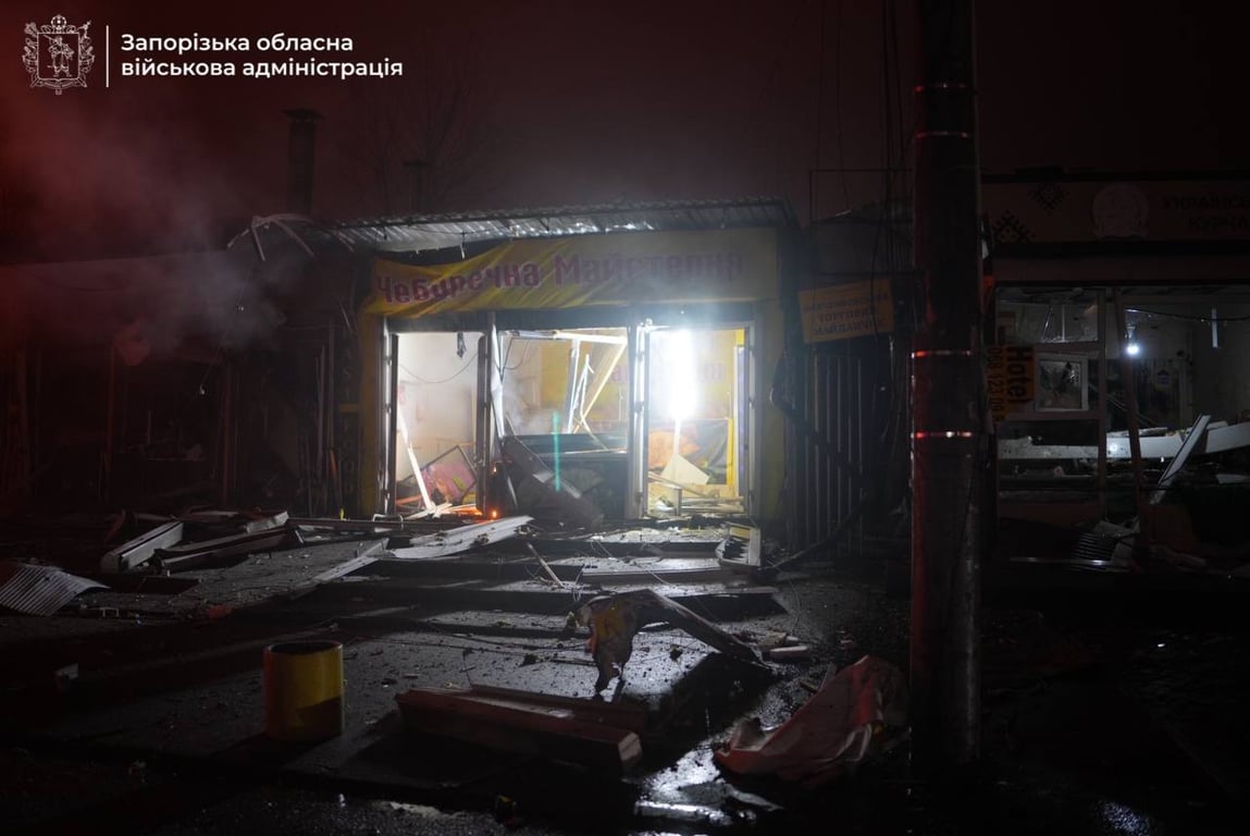 У Запоріжжі пошкоджені висотки та є руйнування на ринку - фото 1