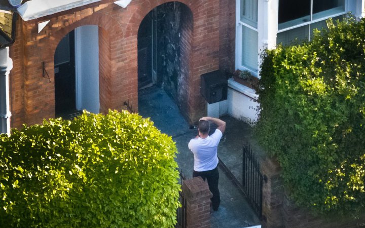 Последствия пожара в доме Кира Стармера: фасад поврежден огнем