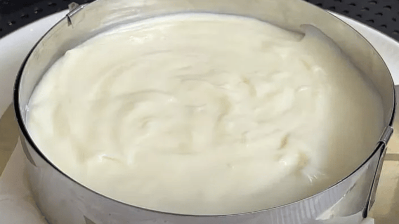 creamy dessert with crunchy cookies you’ll love