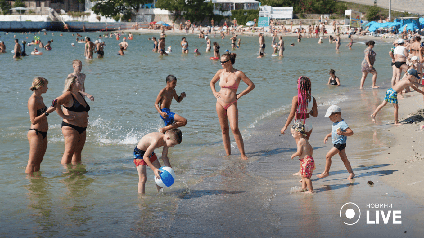 Противоположные сетки на пляжах Одессы не работают