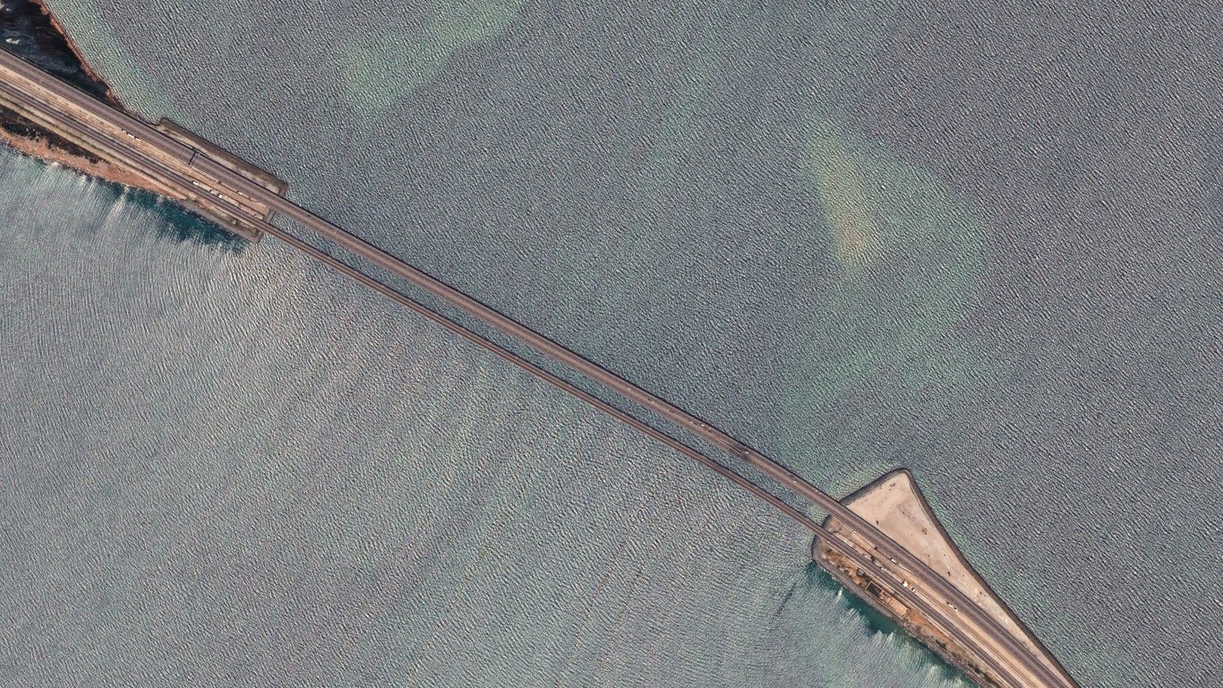 В сети показали, как выглядит поврежденный Крымский мост со спутника