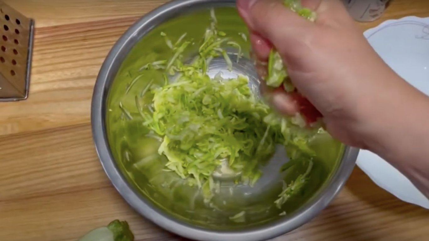 низькокалорійний брауні з кабачками без цукру та без борошна