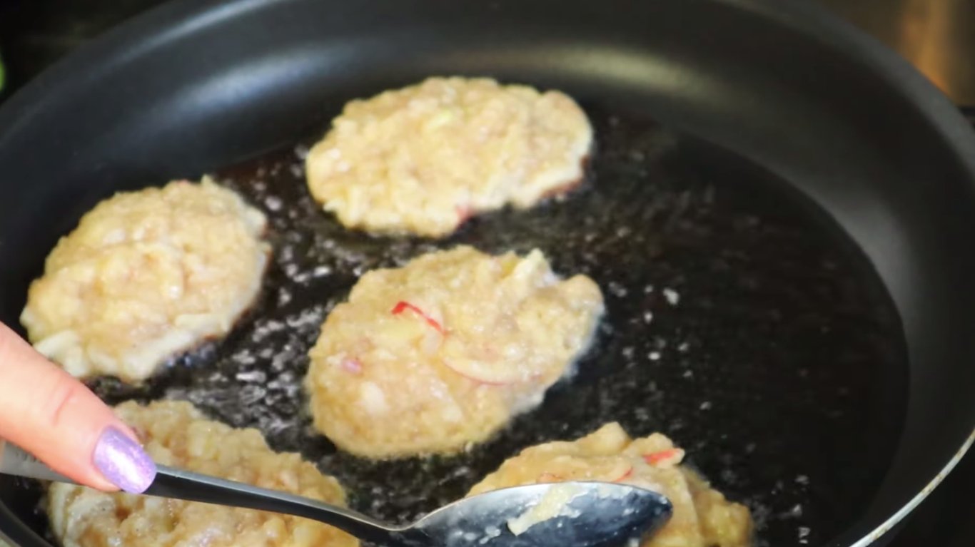 рецепт котлет з куркою та яблуками