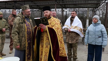 На Закарпатье мобилизовали священника: люди вышли на протест - 290x166