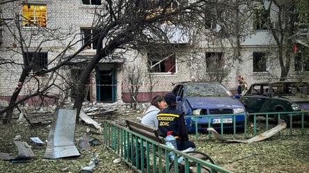 Вибивали двері сокирами: в Борисполі розповіли про наслідки обстрілу - 290x166