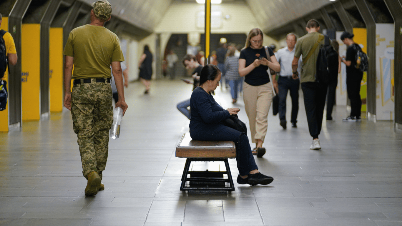 Реклама в київському метро: експерт закликав оприлюднити прозорий звіт