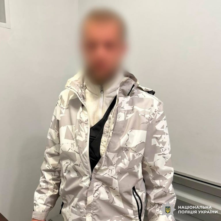 В Харькове мужчина взорвал гранату возле супермаркета - фото 1