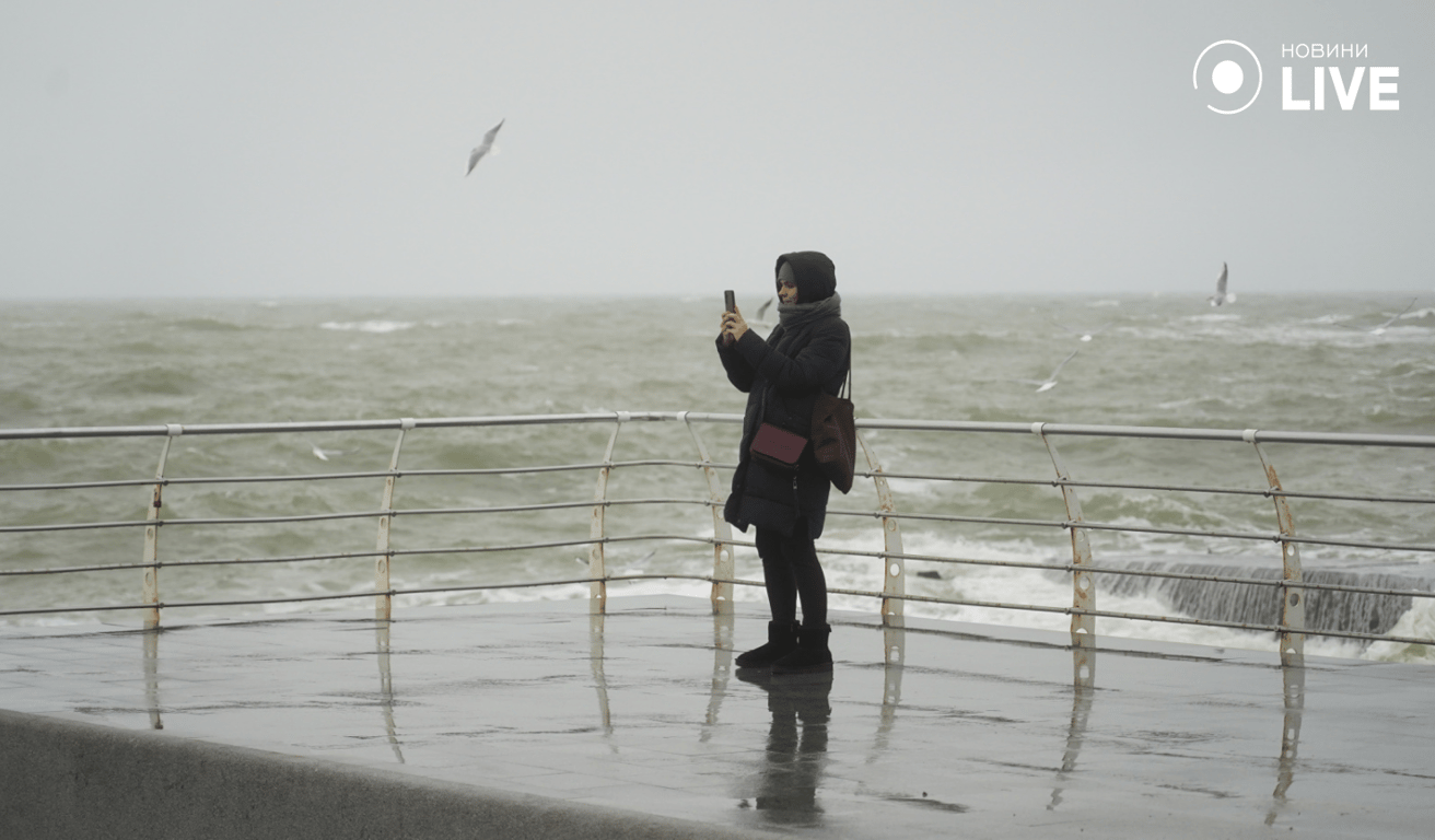 У владі хвиль і вітру — шторм в Одесі очима фотографа Новини.LIVE - фото 6