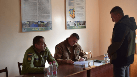 Нардеп хоче підвищення зарплат працівникам ТЦК - 285x160