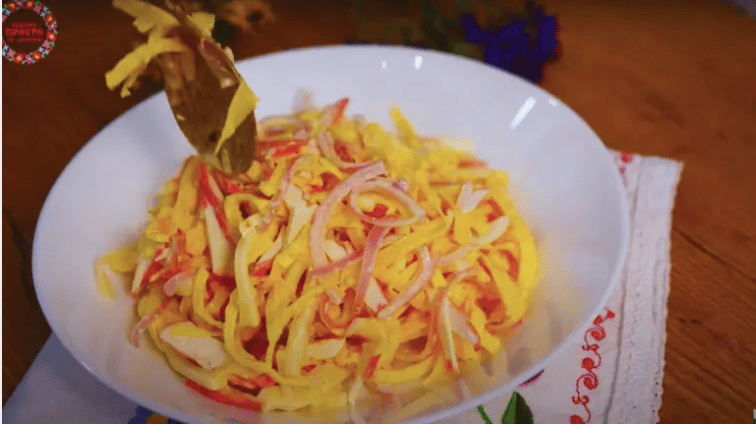 салат з крабовими паличками