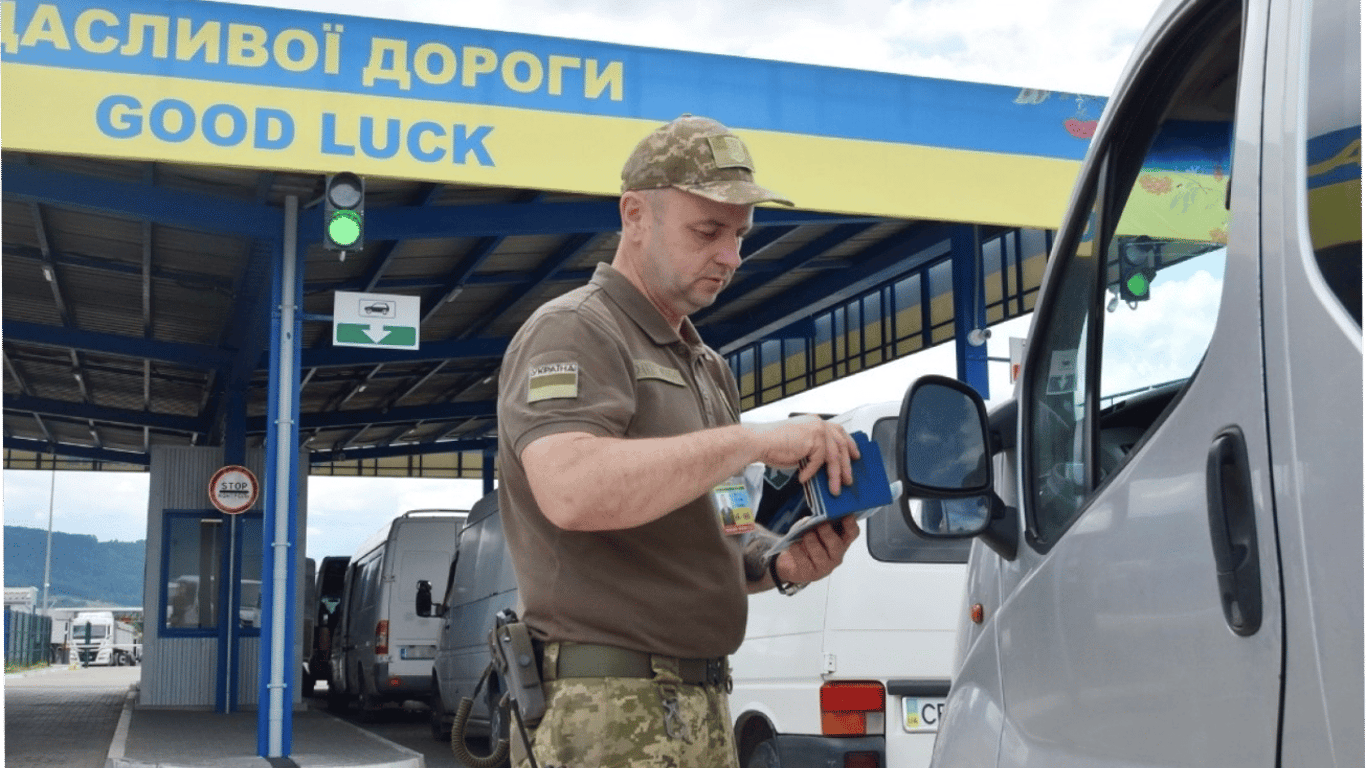 Виїзд за кордон — чи потрібне приписне з ТЦК неповнолітнім особам