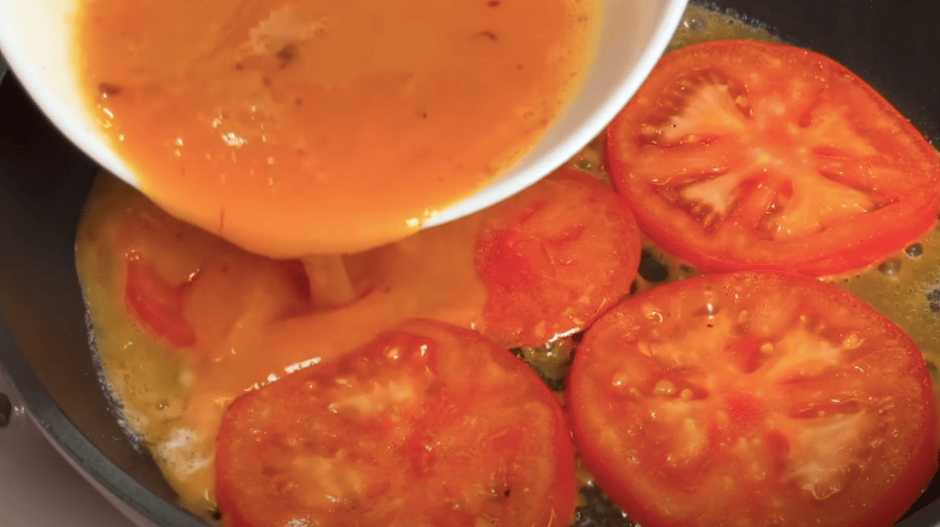 Scrambled eggs with tomatoes — quick 5-minute breakfast
