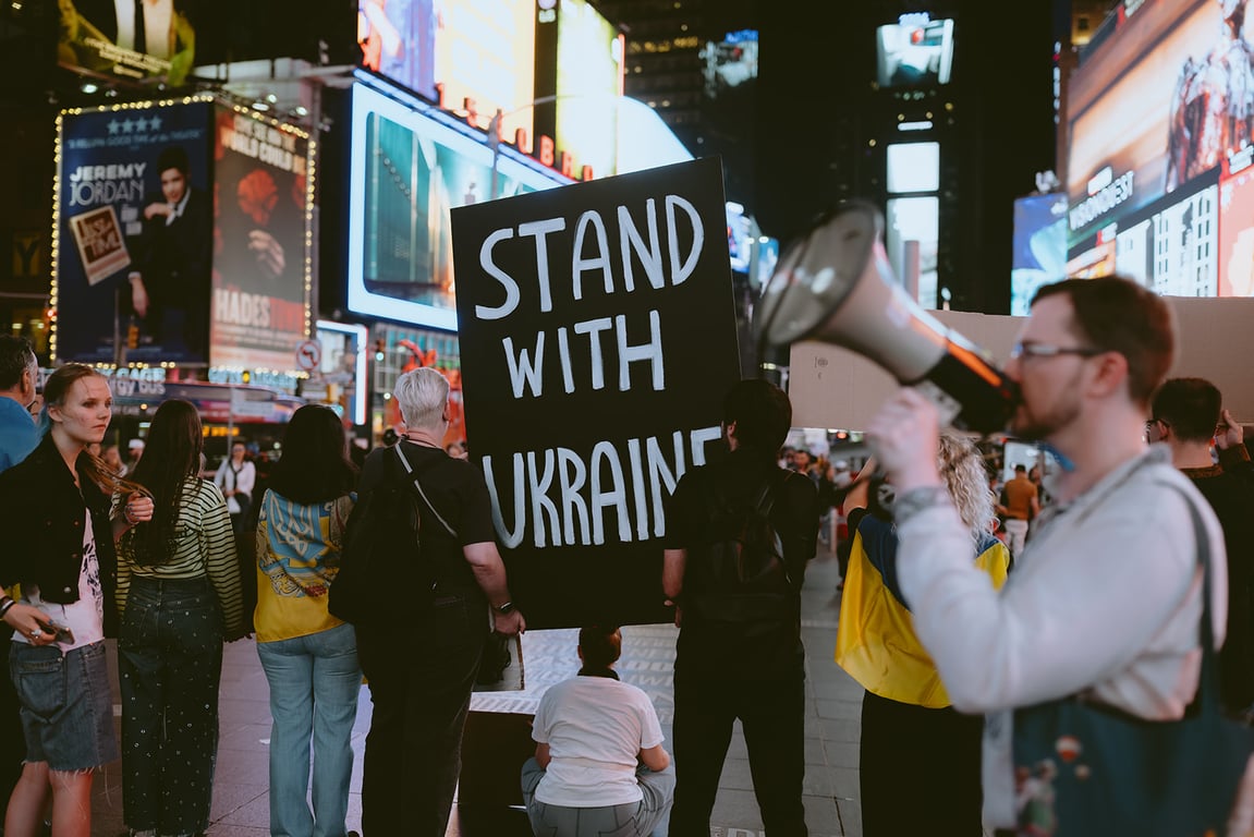 Угоди коштують життів: у Нью-Йорку виступили проти послаблення санкцій РФ - фото 2