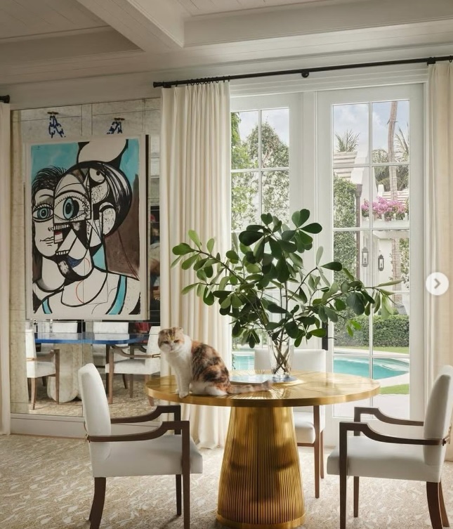 Без пафоса – интерьер Сталлоне показал, как золото работает по-новому (фото) - фото 1