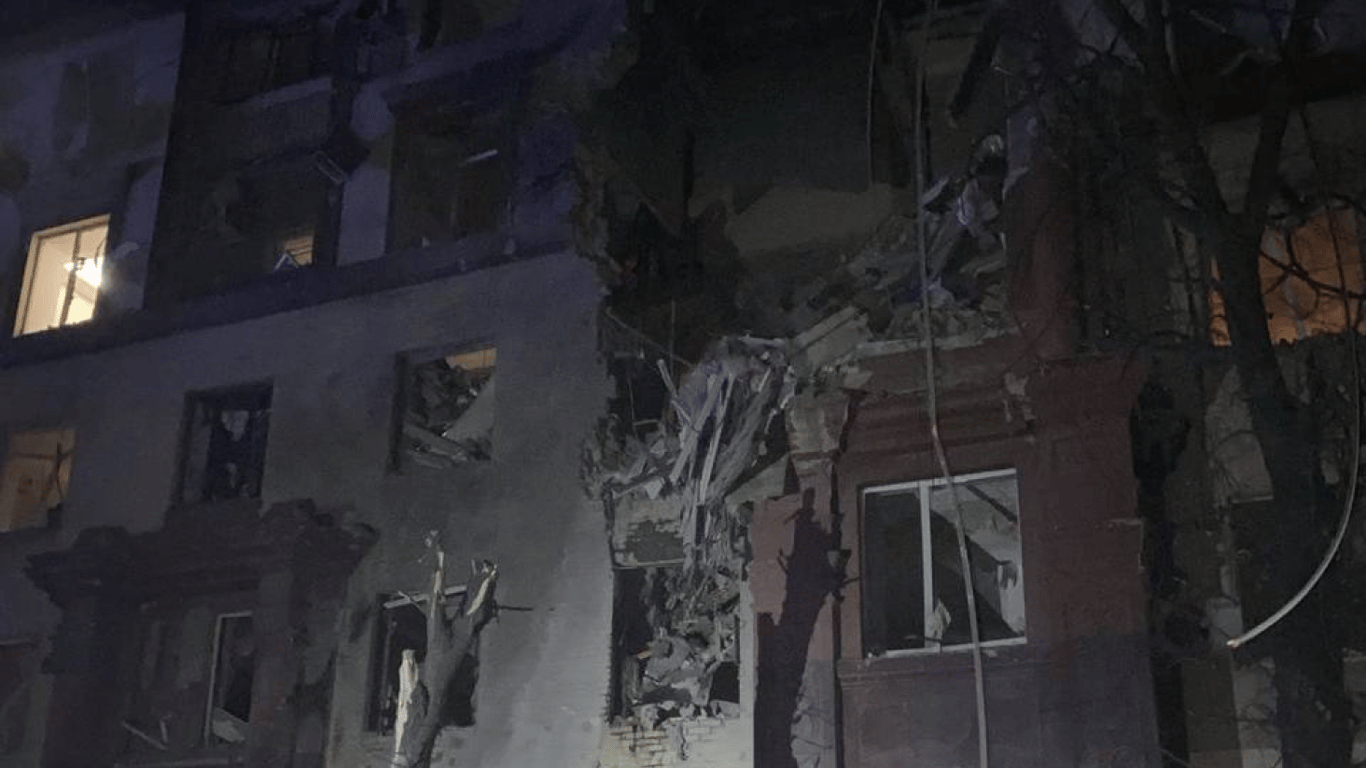 Окупанти обстріляли ракетами Запоріжжя: є загиблий та постраждалі