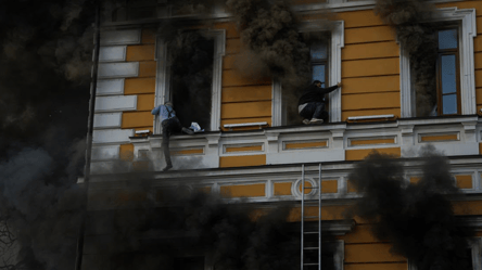 Наслідки удару РФ по НАН в Києві: фоторепортаж - 290x160