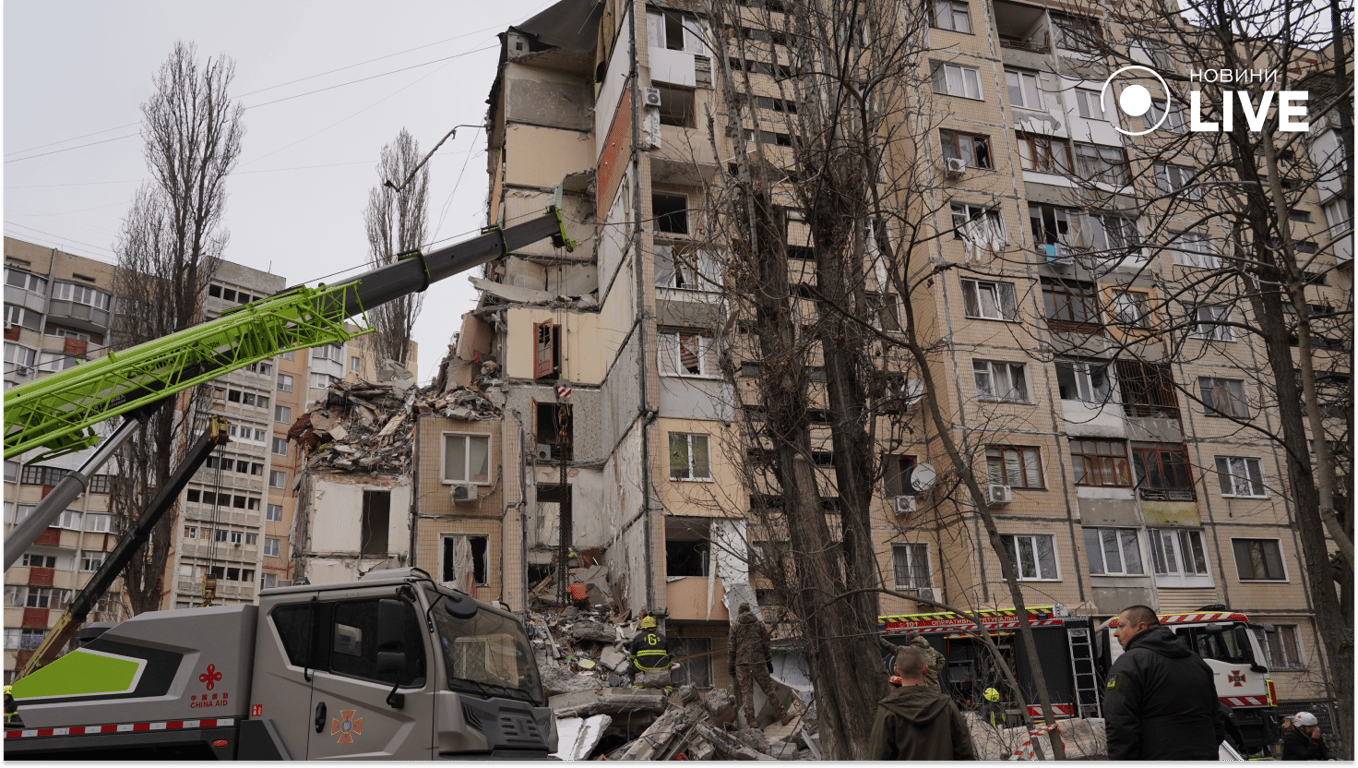 Зруйнований будинок на проспекті Добровольського 2 березня. Фото: Новини.LIVE/ Юлія Браславська