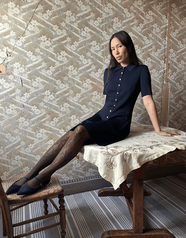 Французькі модниці носять мереживні колготи цього сезону