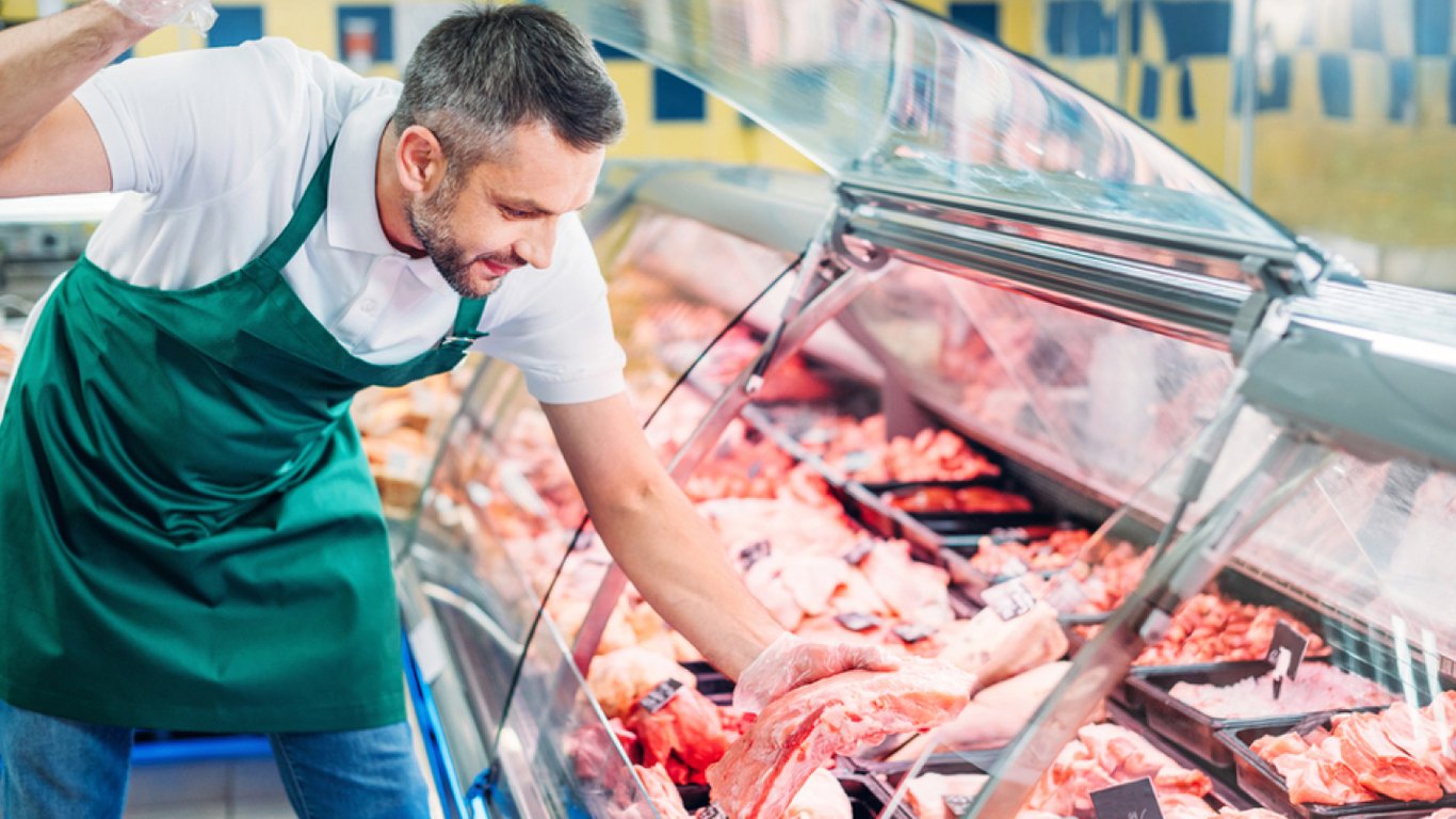 Цены в мае — в магазинах стремительно дорожают свинина и сало