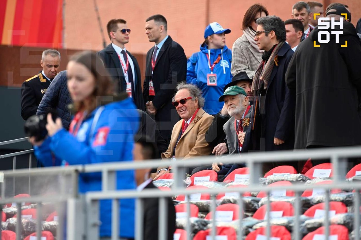 Олівер Стоун на параді у Москві - фото