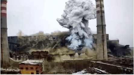 В сети появилось видео, как россияне ударили КАБами по ТЭС в Донецкой области - 285x160