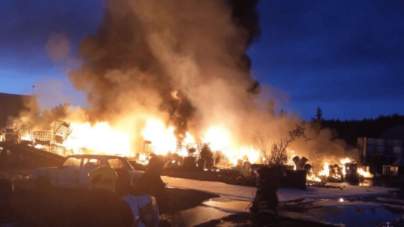 Пожар в российском Нижнем Новгороде ночью 30 июня