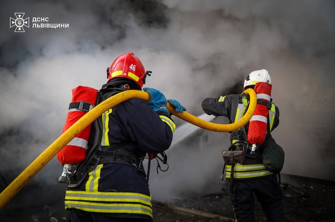 Пошкодження є у 14 регіонах — як ДСНС ліквідовує наслідки атаки - фото 4