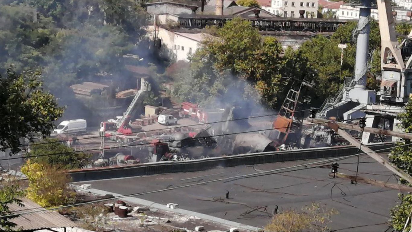 У мережі показали пошкоджений корабель в Криму після нічної атаки