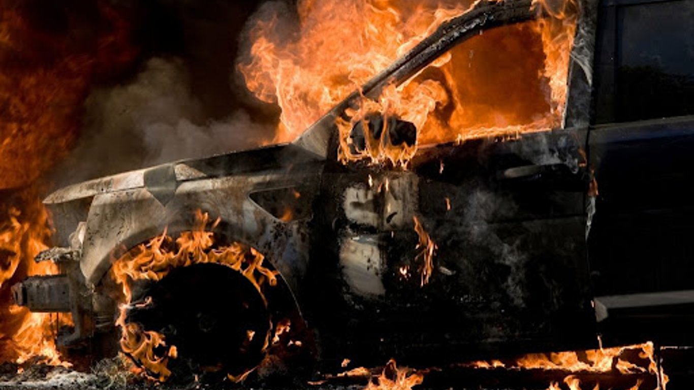 Подожгли военный автомобиль в Одессе: что известно