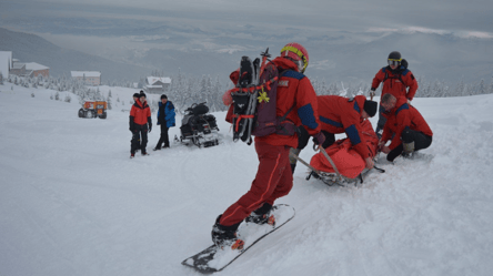 Рятувальники допомогли 7-річному хлопчику, який травмувався під час катання на лижах - 285x160