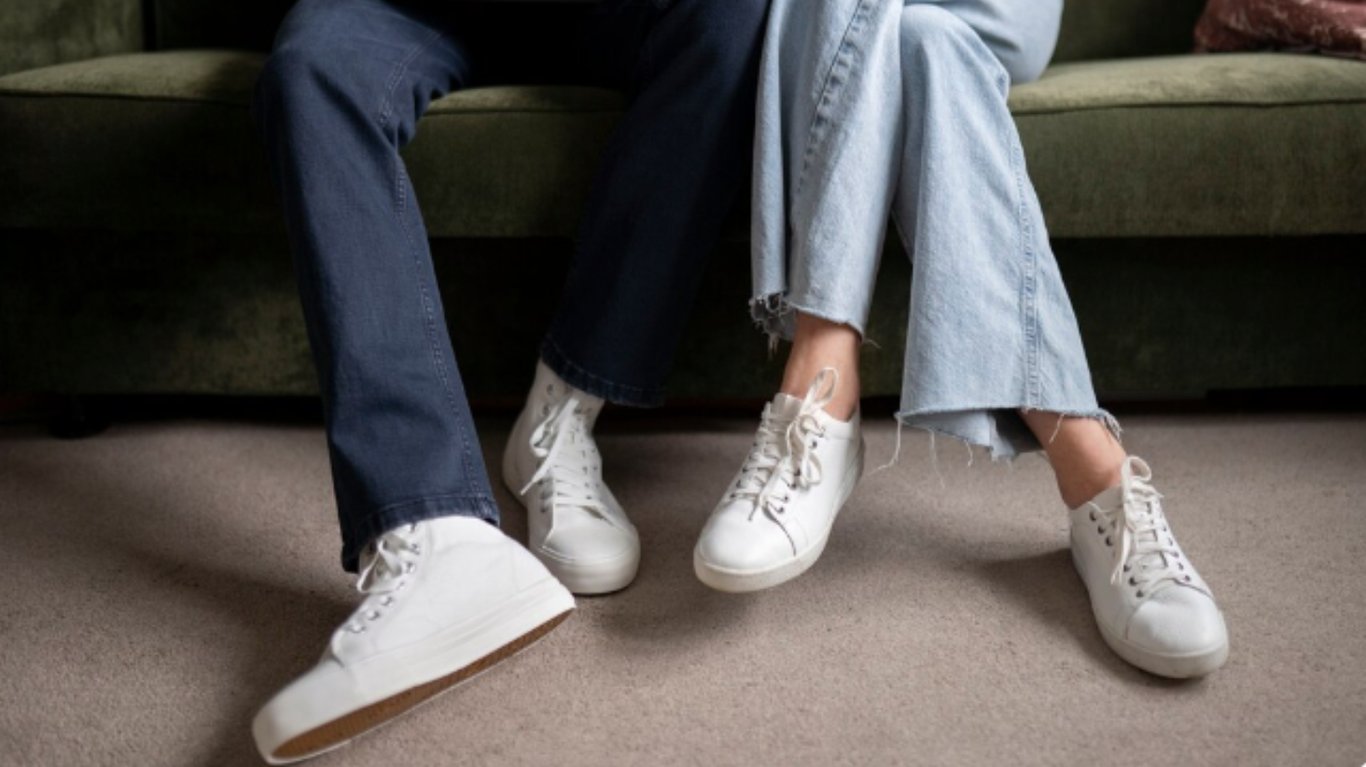 чоловічі білі кросівки