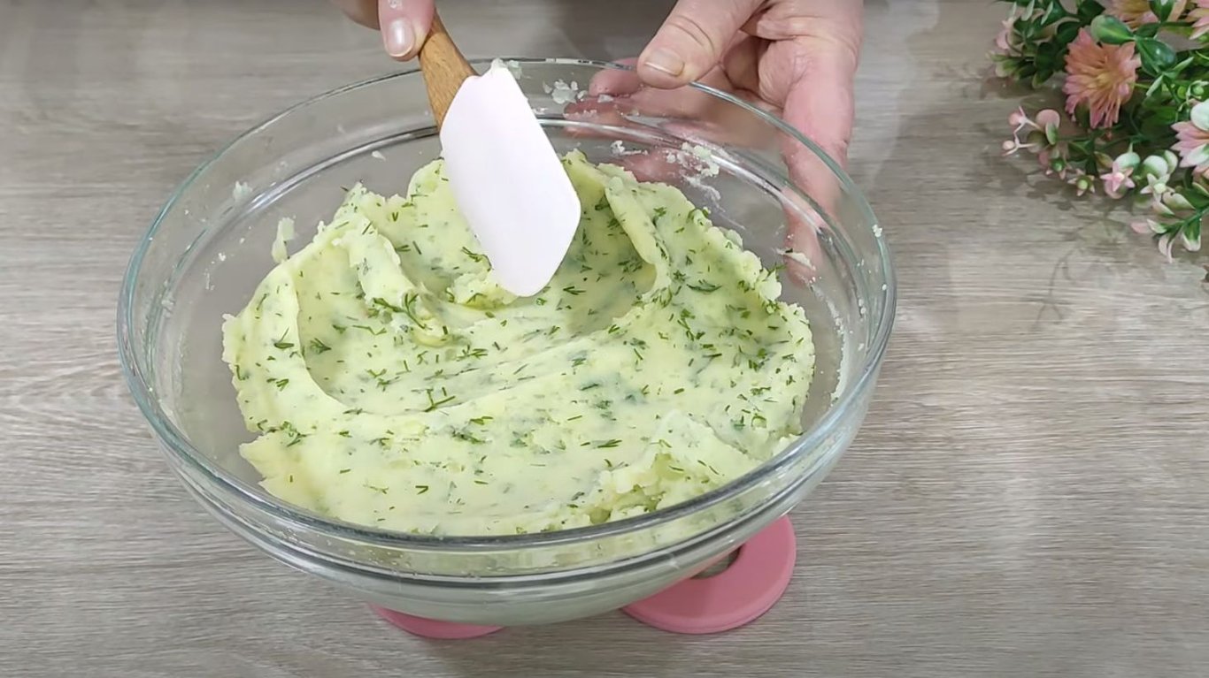 ароматні булочки з картопляною начинкою