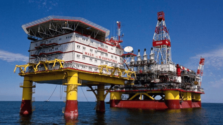 Дроны СБУ снова ударили по нефтедобывающим платформам России - 304x171