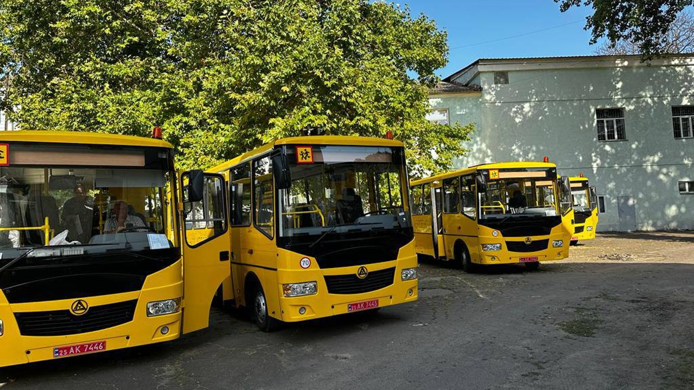 ОТГ з Одещини отримали нові шкільні автобуси