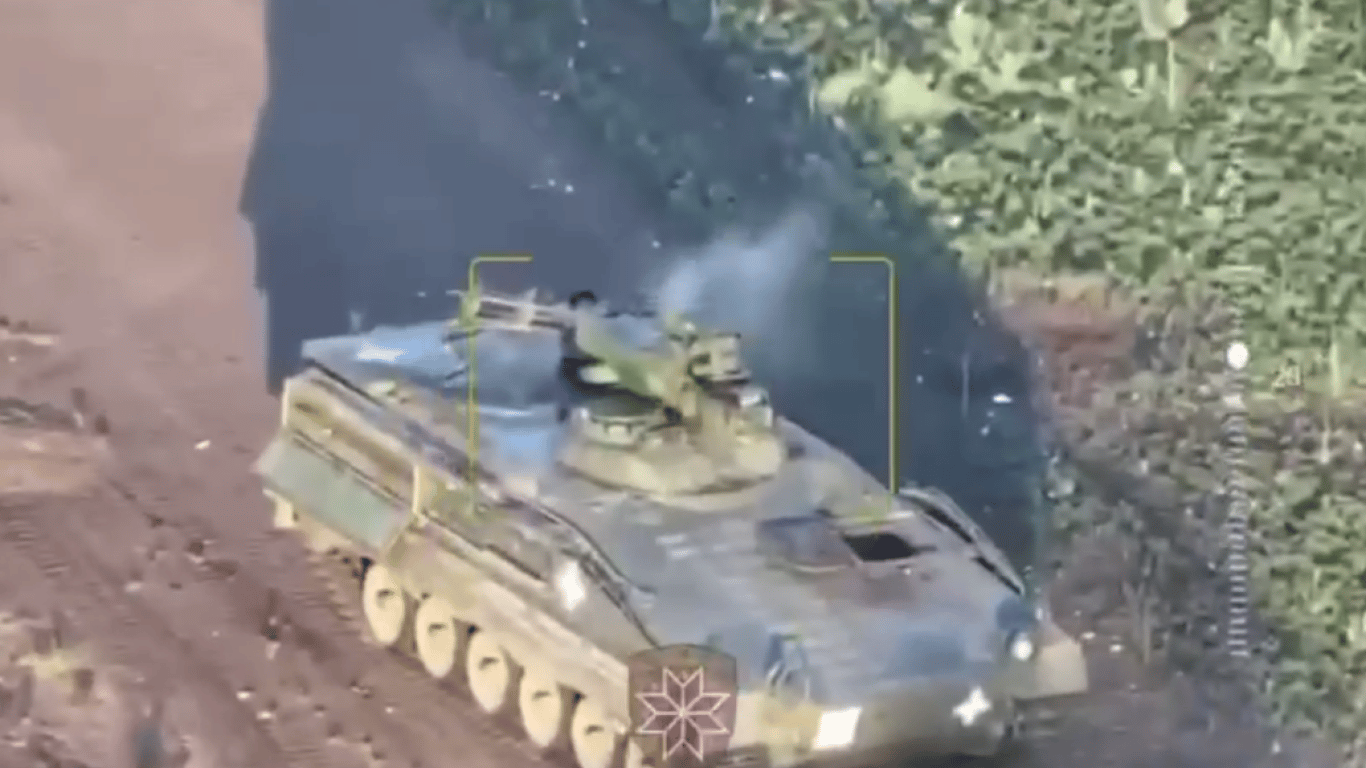 Главнокомандующий ВСУ Александр Сырский показал видео уничтожения техники россиян