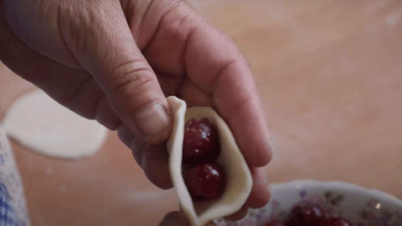 як приготувати вареники з вишнями