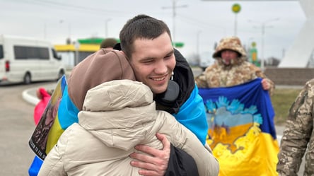 На Одесчине встречали защитника Змеиного — возвращение из плена - 285x160