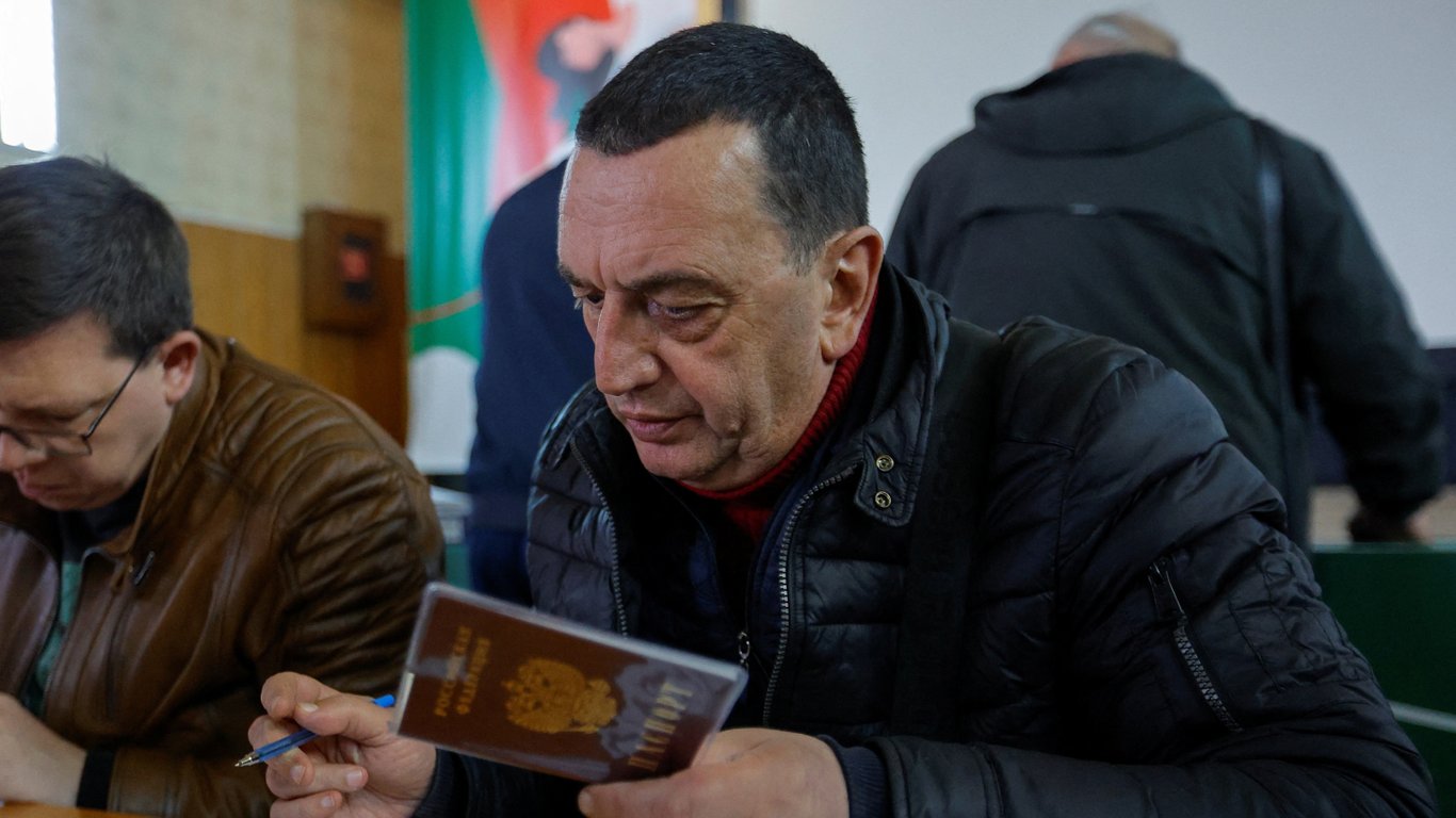 У Мелітополі окупанти вигадали, як змусити людей отримувати паспорти РФ