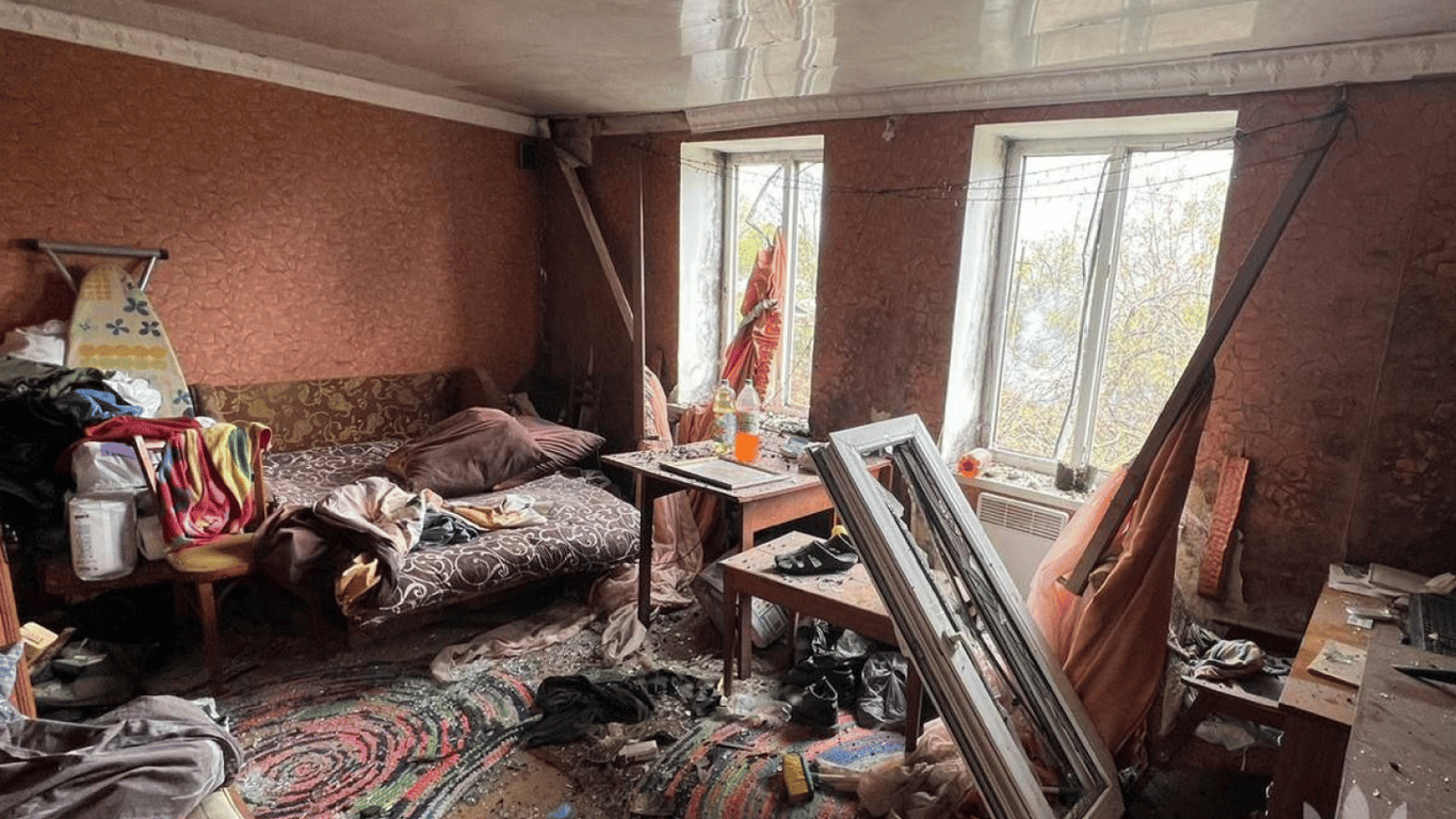 Військові показали кадри пошкоджених будинків на Одещині