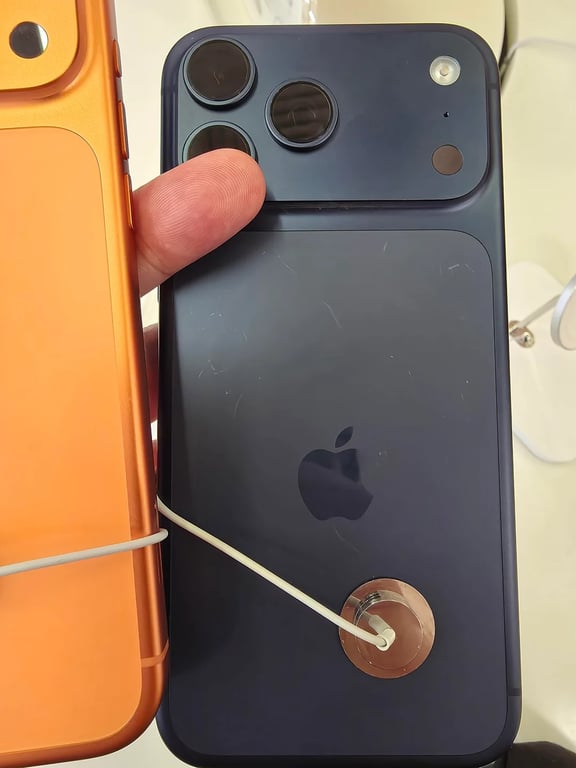 iPhone 17 Pro scratches