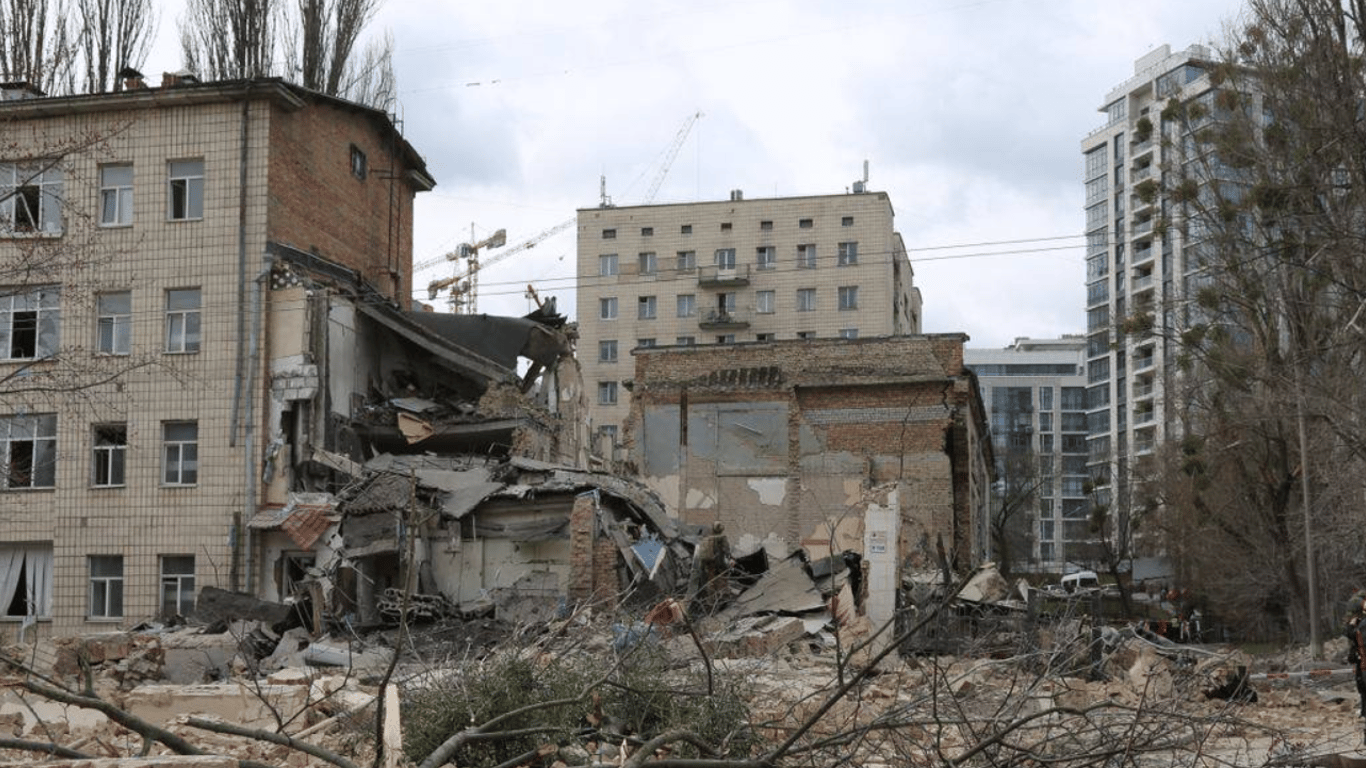 В КГВА показали ужасные кадры с последствиями ракетной атаки на Киев